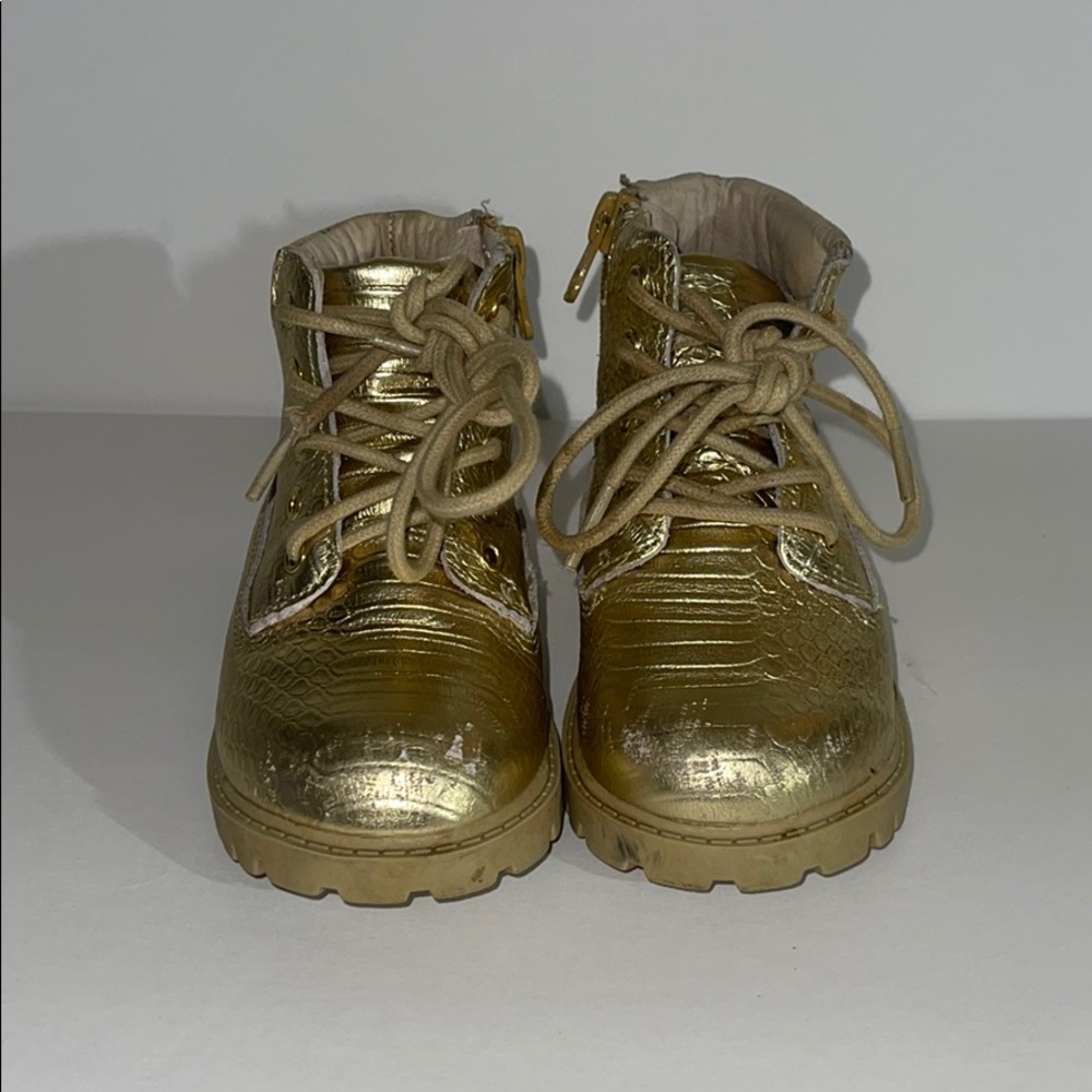 AKID shoes | gold size 7 (toddler)